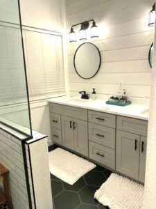 Maximizing Functionality with Bathroom Cabinets