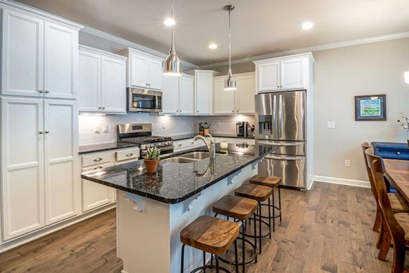 Customizable Cabinet Solutions for Thornton Homeowners Customizable Cabinet Solutions for Thornton Homeowners