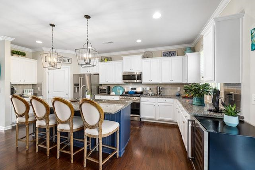 Customizable Cabinets in Thornton Customizable Cabinets in Thornton